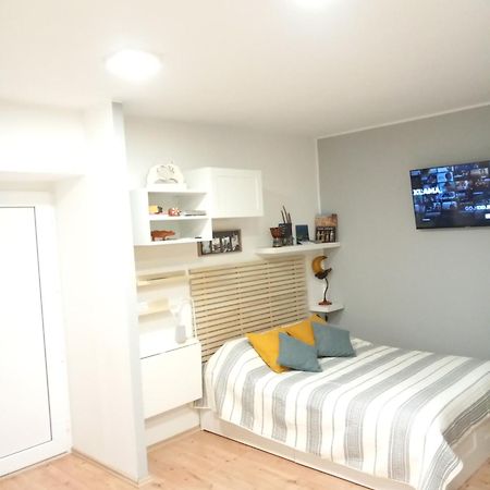 Studio Apartman "Nicole" Pula Exterior foto