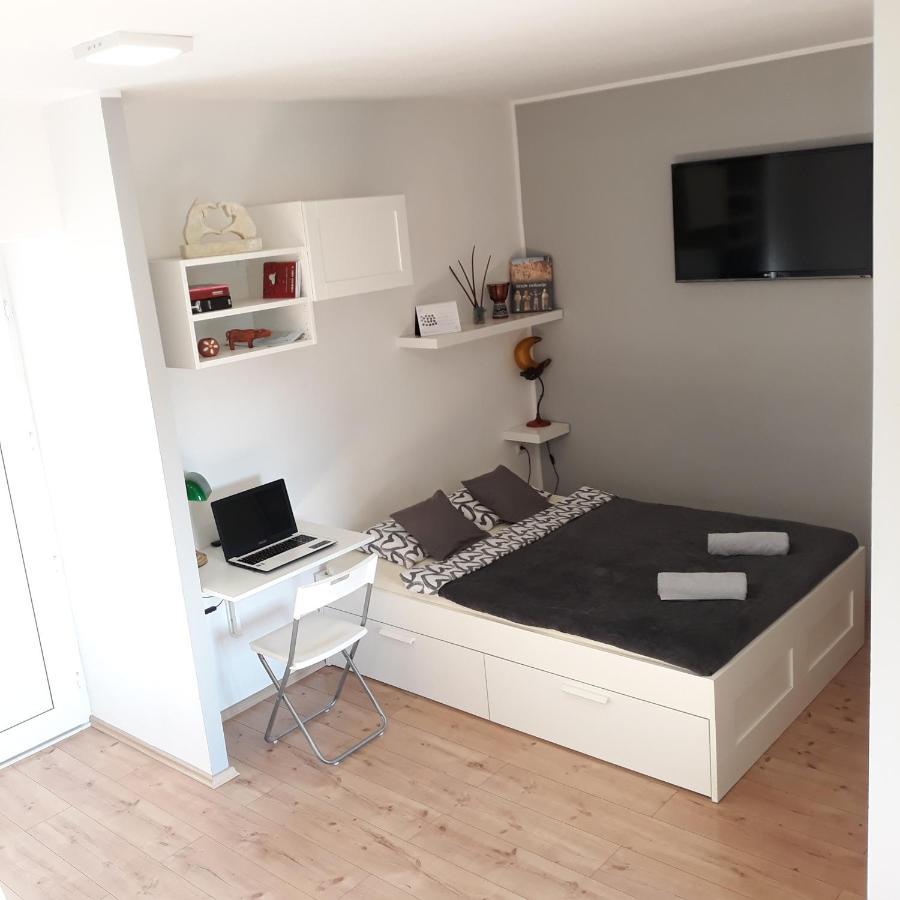 Studio Apartman "Nicole" Pula Exterior foto