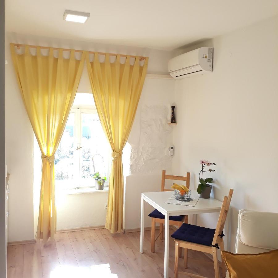 Studio Apartman "Nicole" Pula Exterior foto
